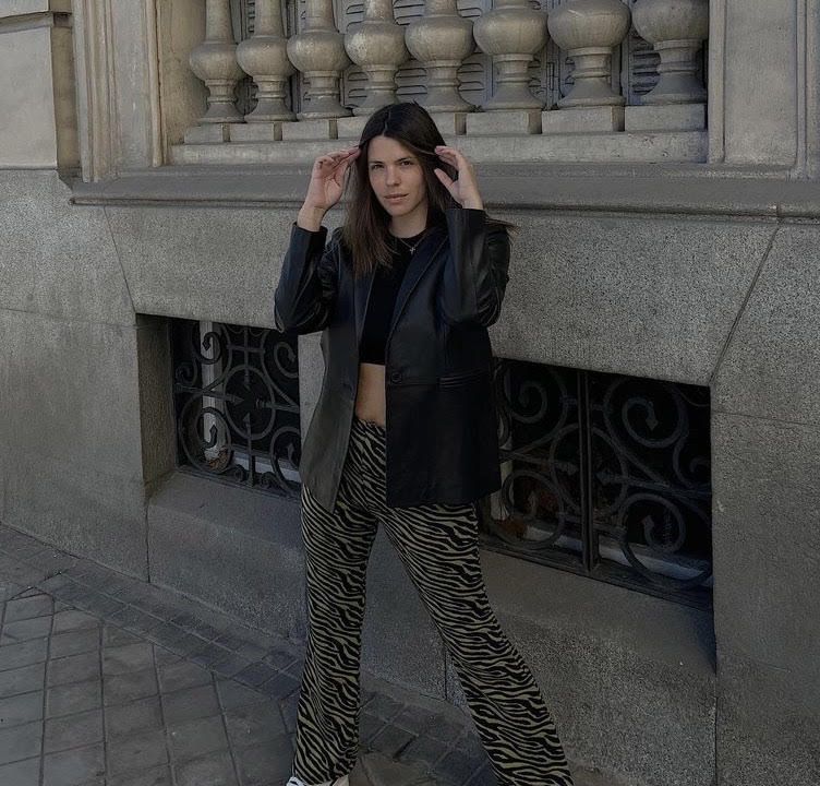 Matamoros y pantalones cebra de Zara estilizan