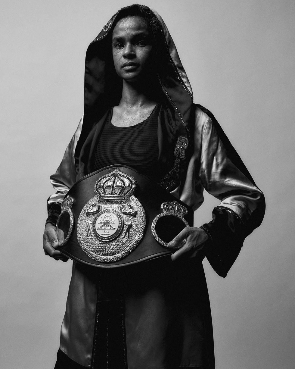 ramla ali holding her winning title belt