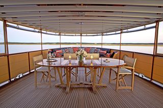mathis-trumpy-freedom-yacht-dining-deck-veranda