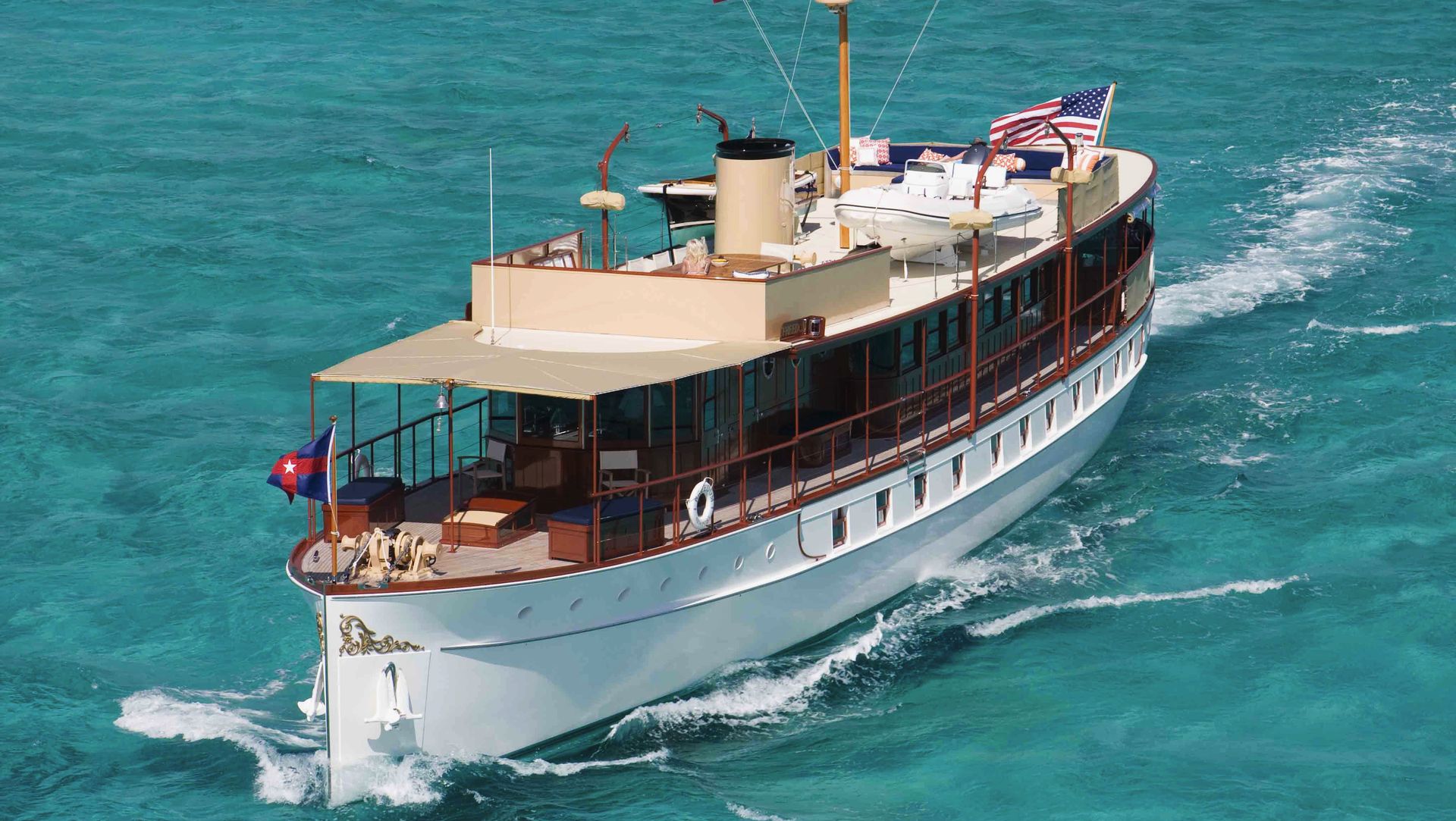 mathis-trumpy-freedom-yacht-veranda
