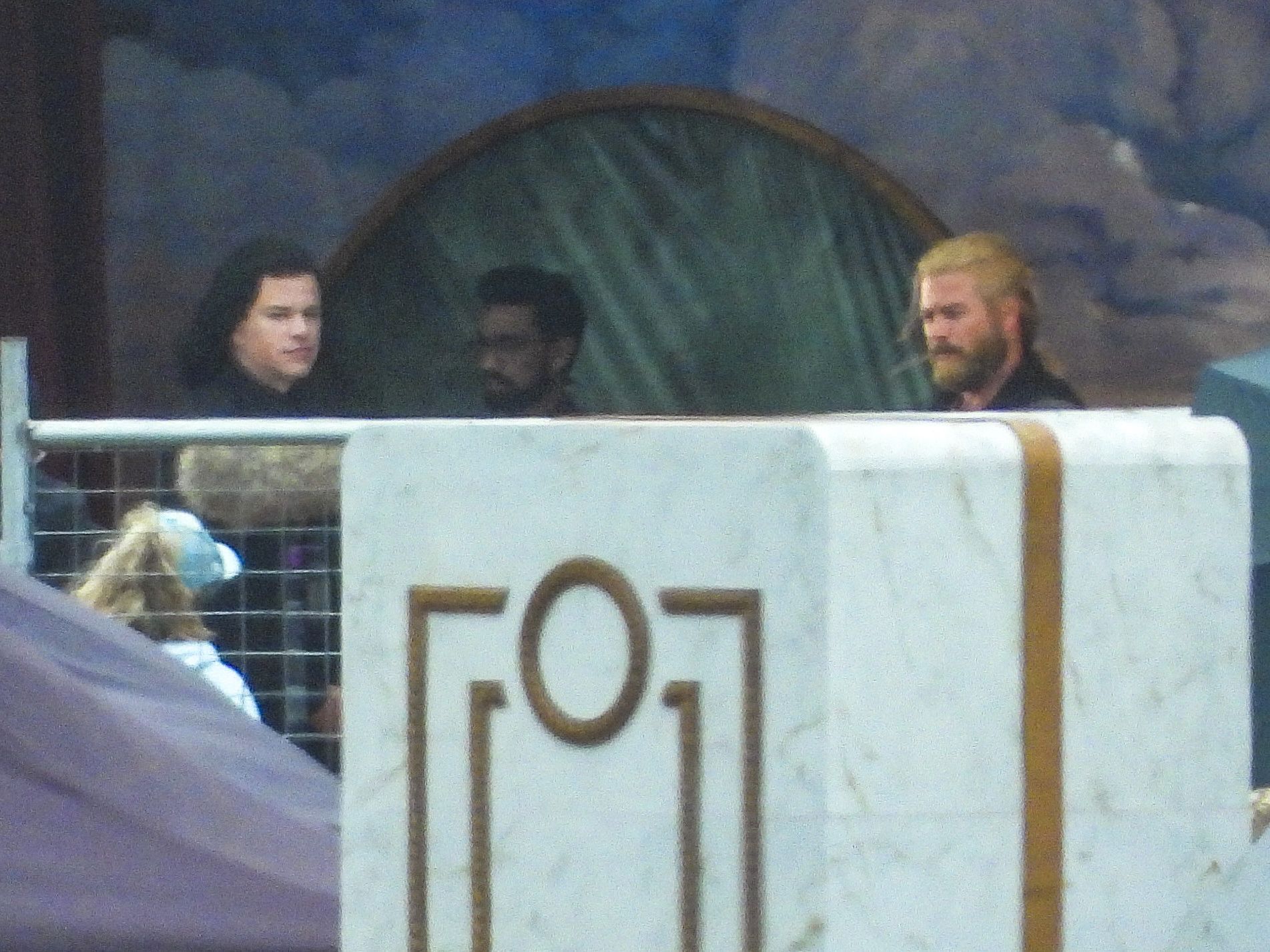 Fotos do set sugerem flashback em 'Thor: Love and Thunder