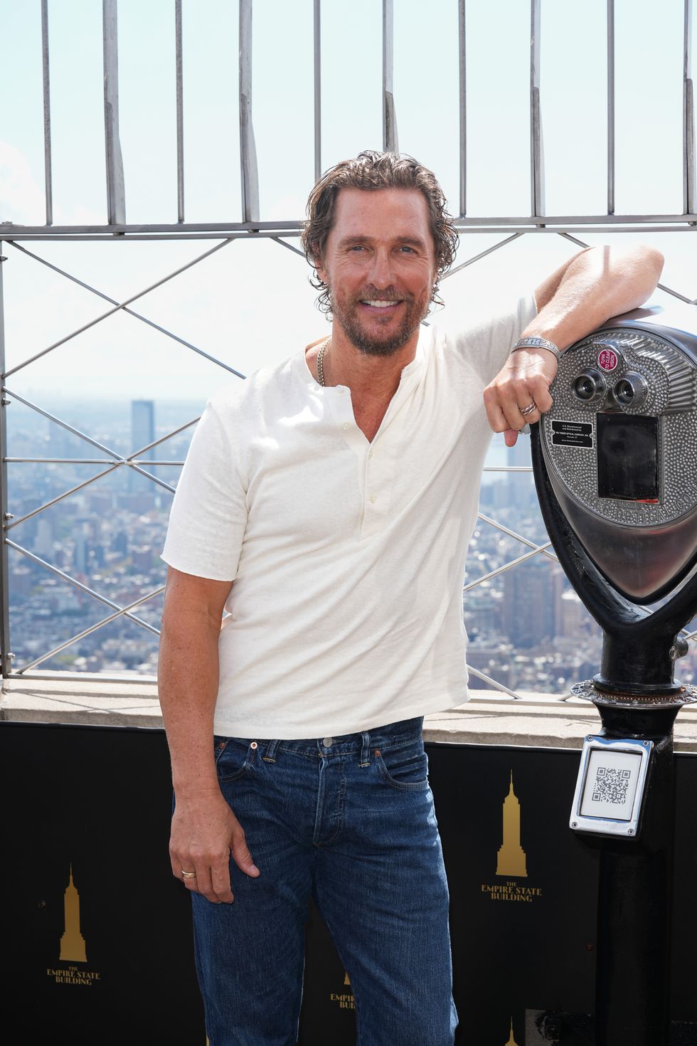 matthew mcconaughey visits the empire state building