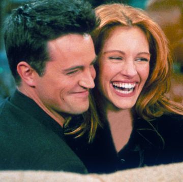 actor matthew perry and actress julia roberts hug each other on the set of friends
