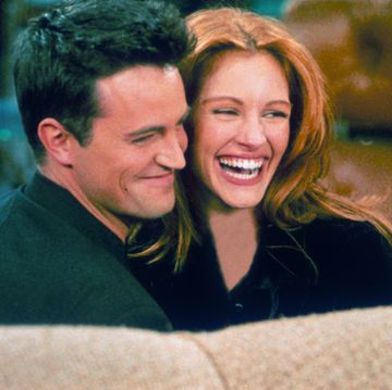 matthew perry wrote julia roberts a physics essay to get her to appear on friends