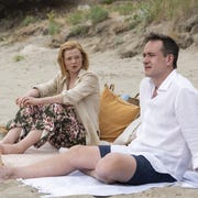 This is an image sarah snook and matthew macfayden in succession season 2