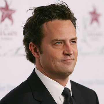 beverly hills, ca october 14 actor matthew perry arrives at the 9th annual dinner benefiting the lili claire foundation at the beverly hilton hotel on october 14, 2006 in beverly hills, california photo by michael bucknergetty images