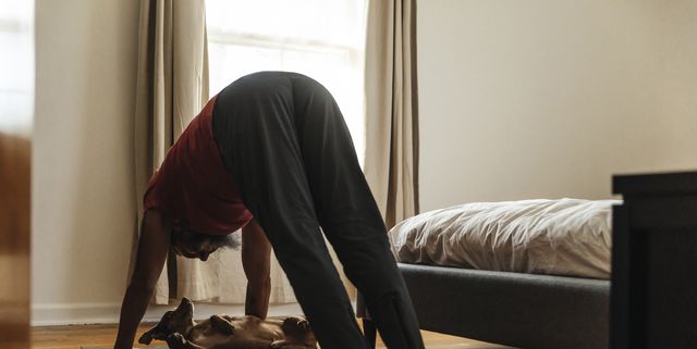 Dressing For Your First Yoga Session: A Guide for Men - The Healthy Voyager