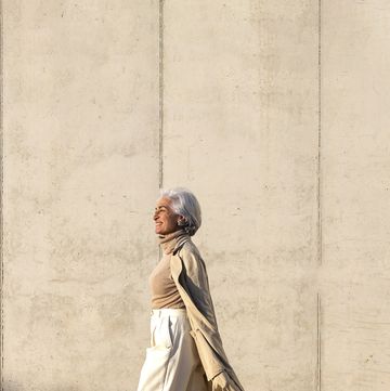 mujer caminando