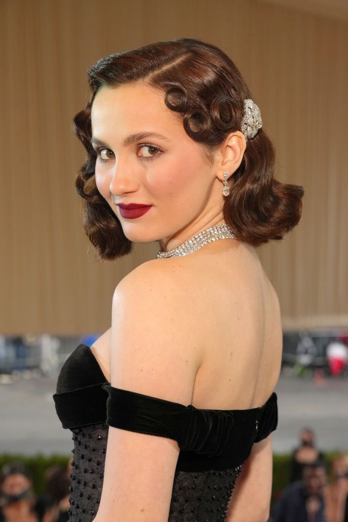 Maude Apatow Brings Gothic Glamour to Met Gala 2022 Red Carpet – Footwear  News