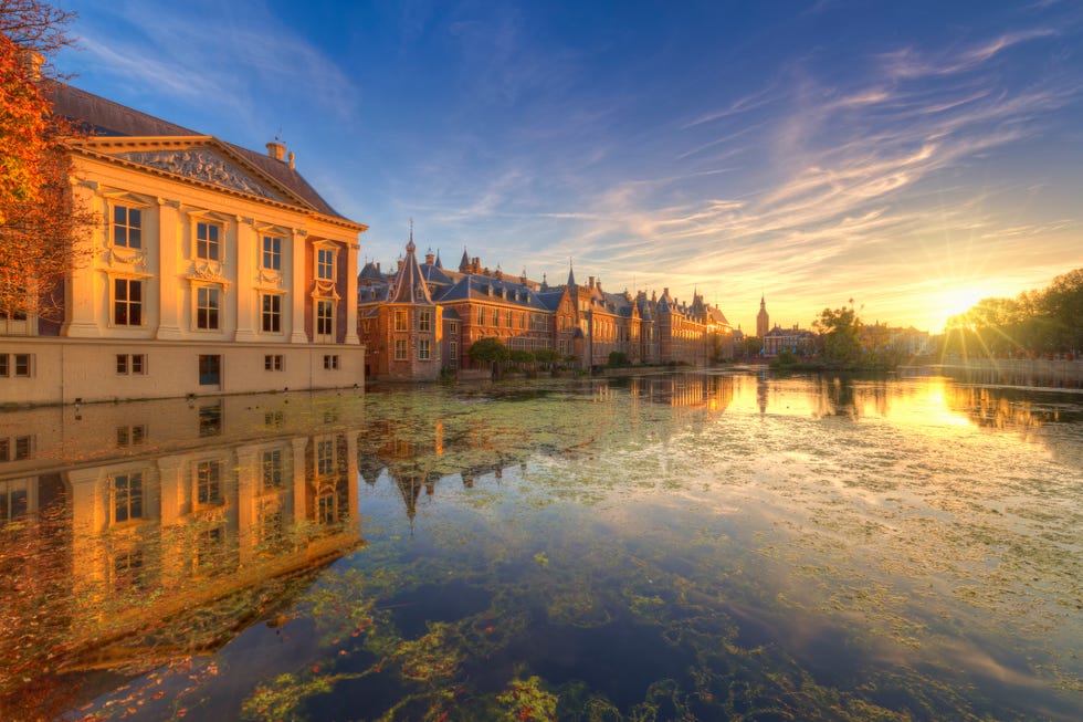 mauritshuis and dutch houses of parliament binnenhof and het torentje