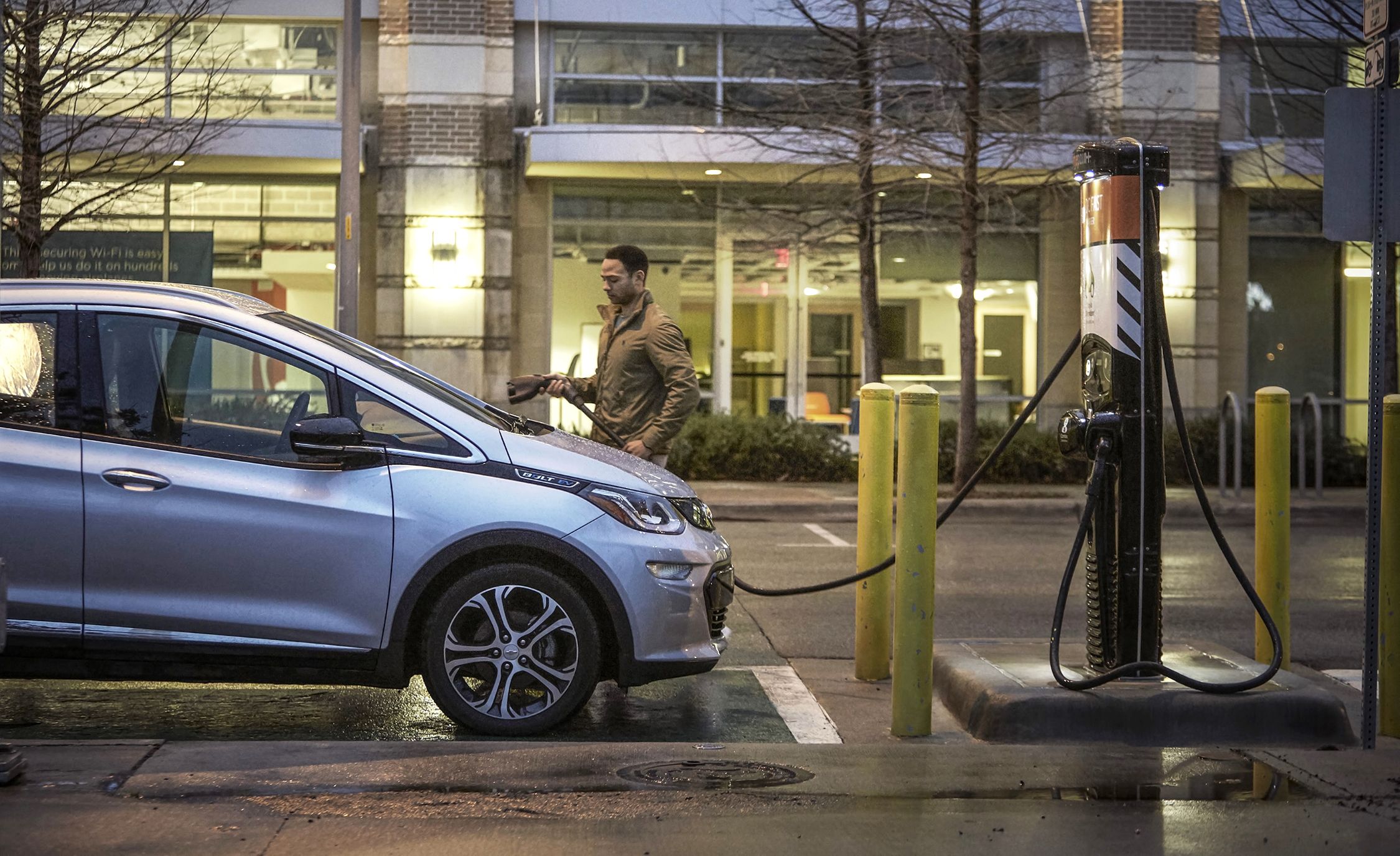 In Some Cities, Uber Drivers with EVs Are Getting a Bonus News Car