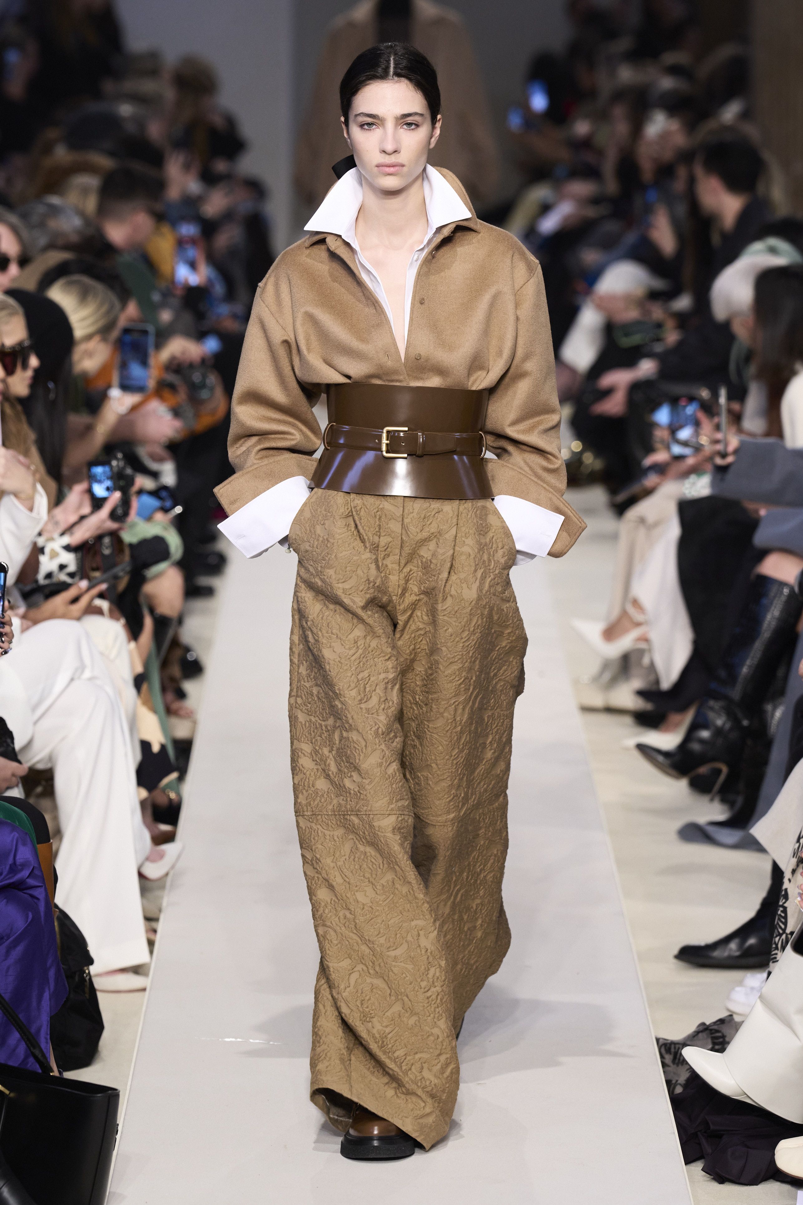 マックスマーラ（MAX MARA）2023秋冬コレクション | ファッション