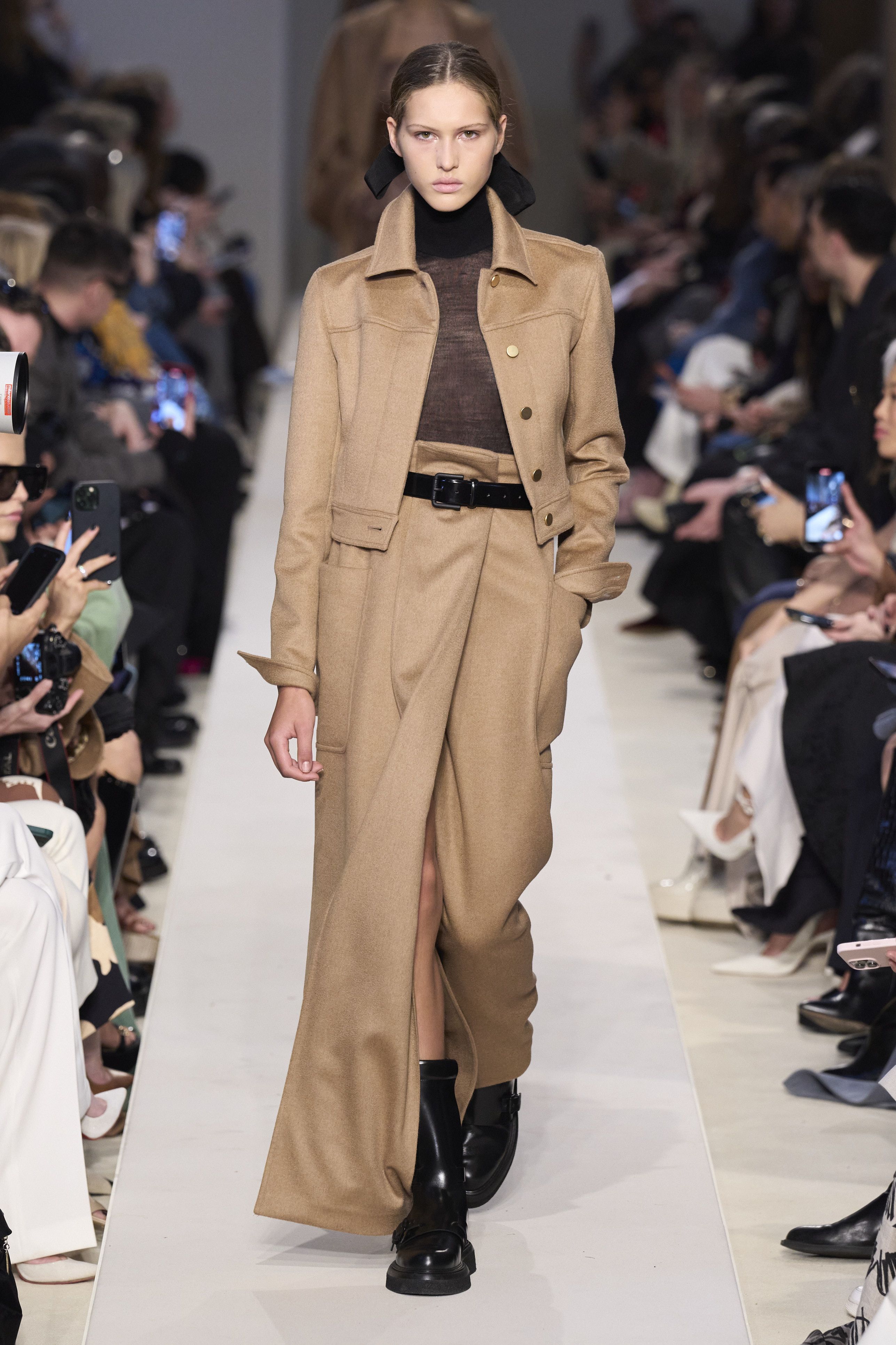 マックスマーラ（MAX MARA）2023秋冬コレクション | ファッション