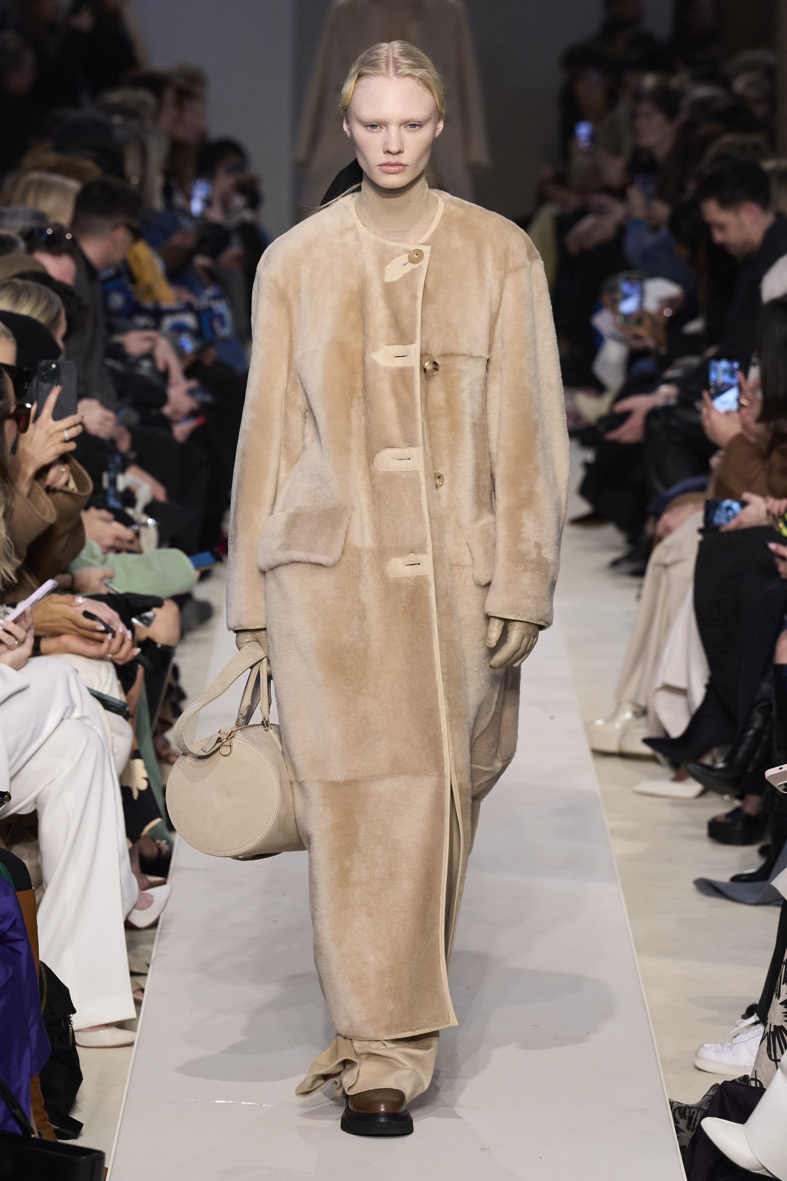 マックスマーラ（MAX MARA）2023秋冬コレクション | ファッション