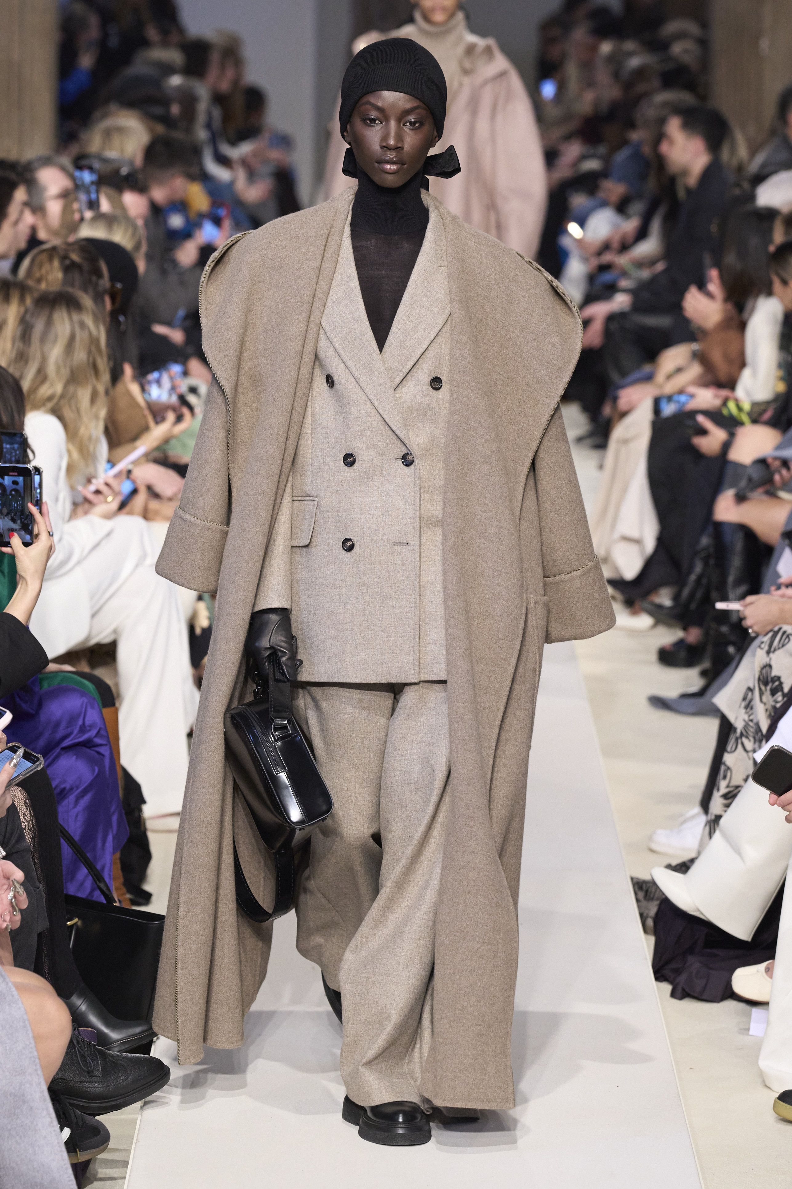 マックスマーラ（MAX MARA）2023秋冬コレクション