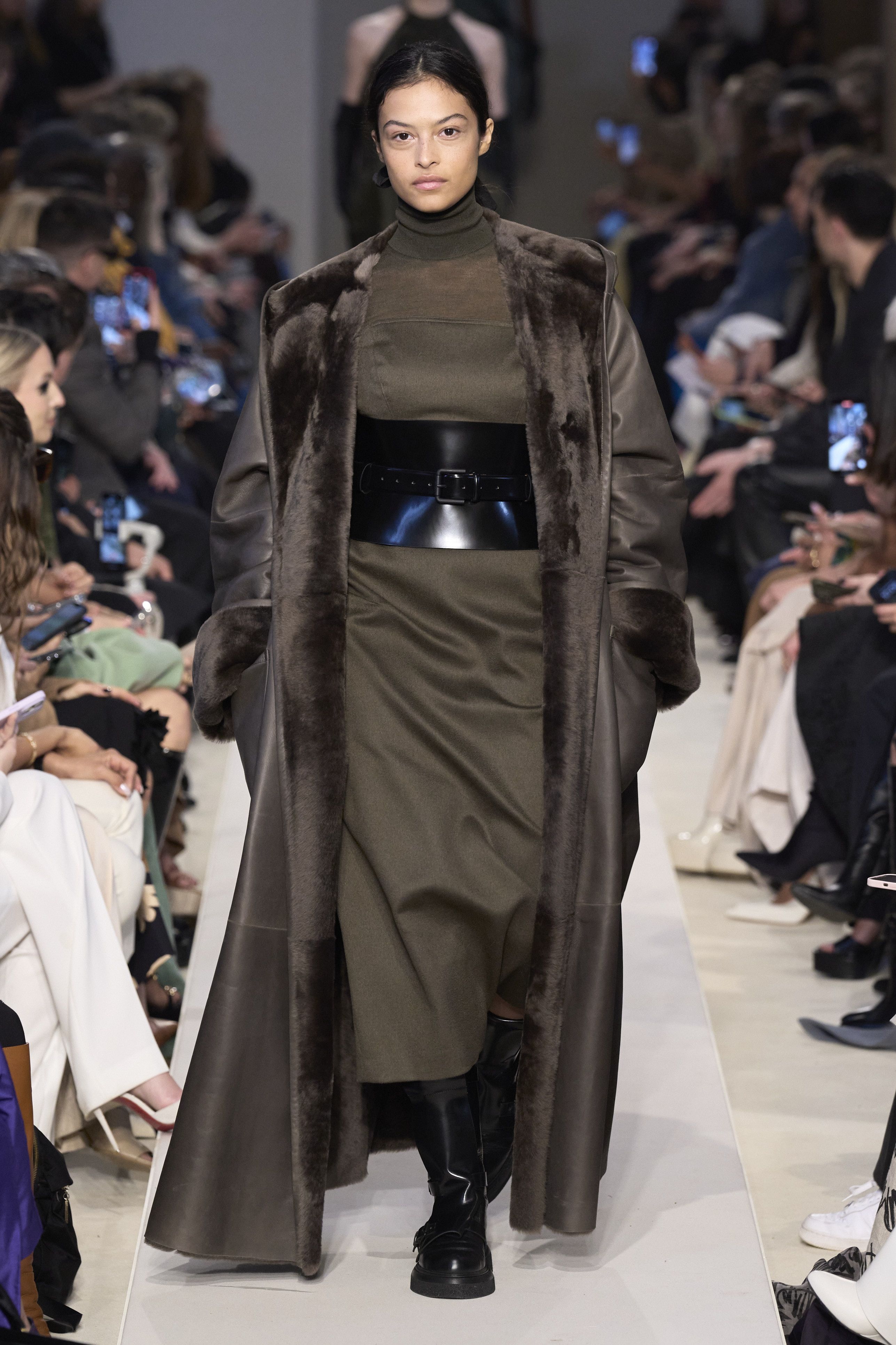 マックスマーラ（MAX MARA）2023秋冬コレクション