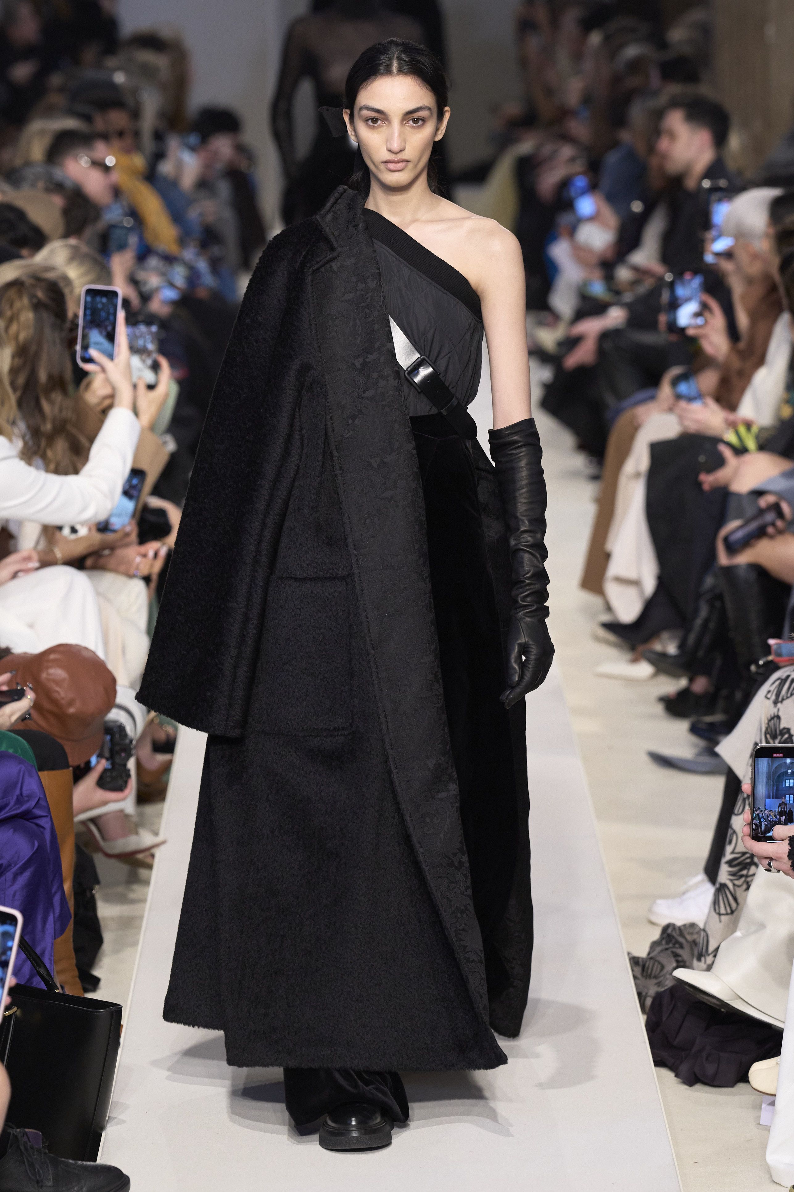 マックスマーラ（MAX MARA）2023秋冬コレクション