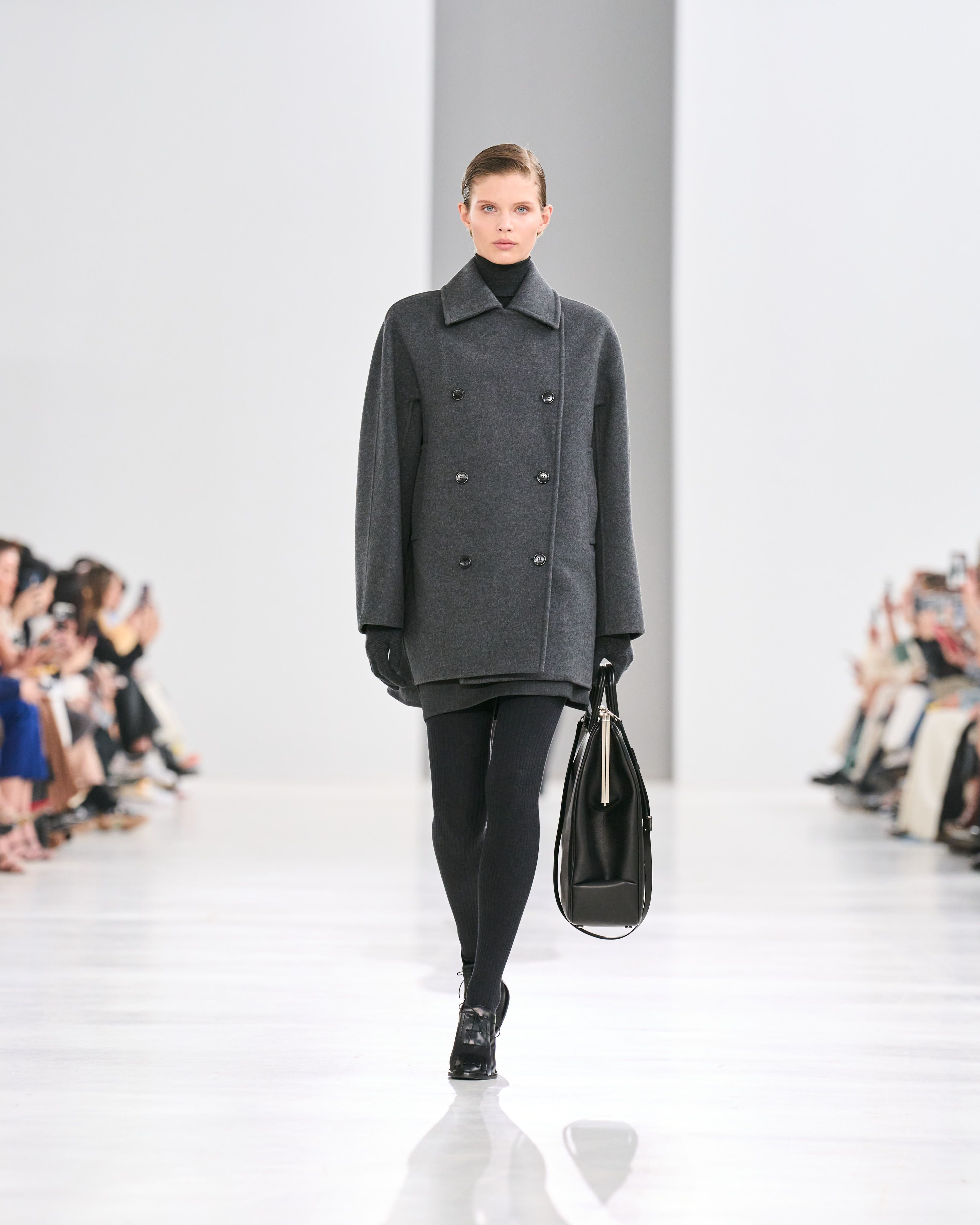 6万取引突破【MaxMara★KAISER】ブレザー のんがマックスマーラ 2024年秋冬コレクションへ！ ミラノでより