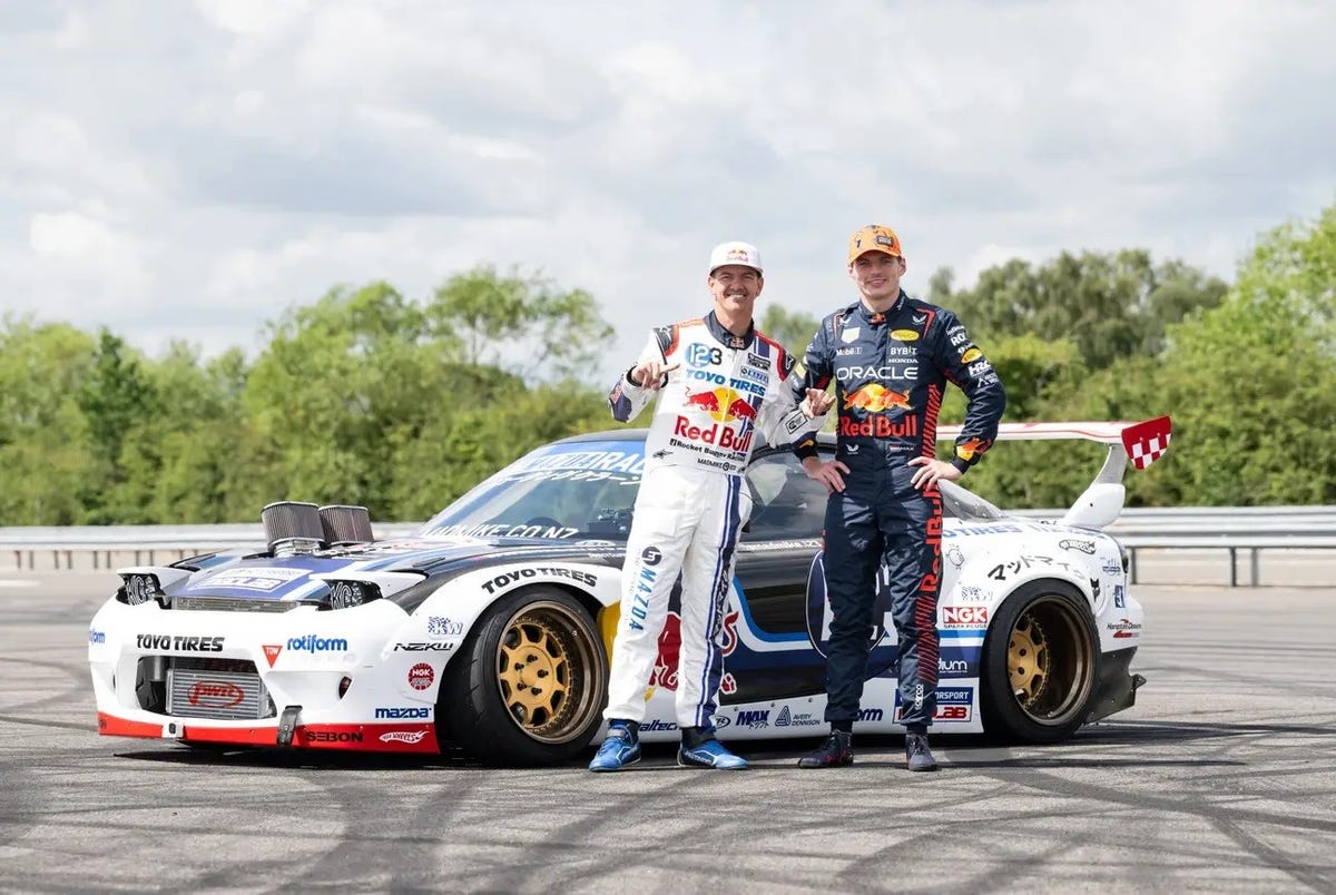 Max Verstappen pilota carro de drift e se diverte: 'Foi muito