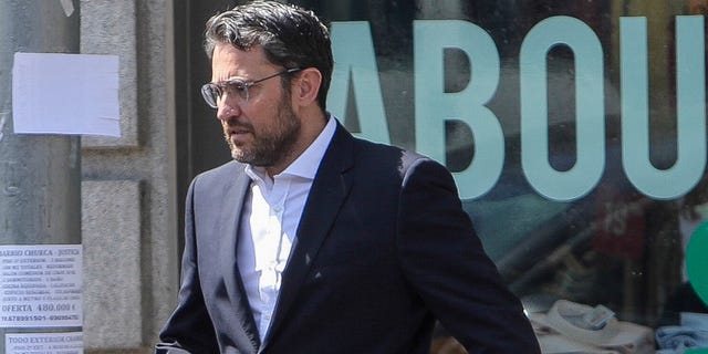 Suit, White-collar worker, Eyewear, Businessperson, Glasses, Formal wear, 