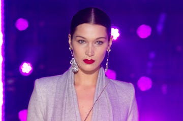 Hair, Face, Lip, Eyebrow, Violet, Forehead, Beauty, Music artist, Purple, Fashion, 