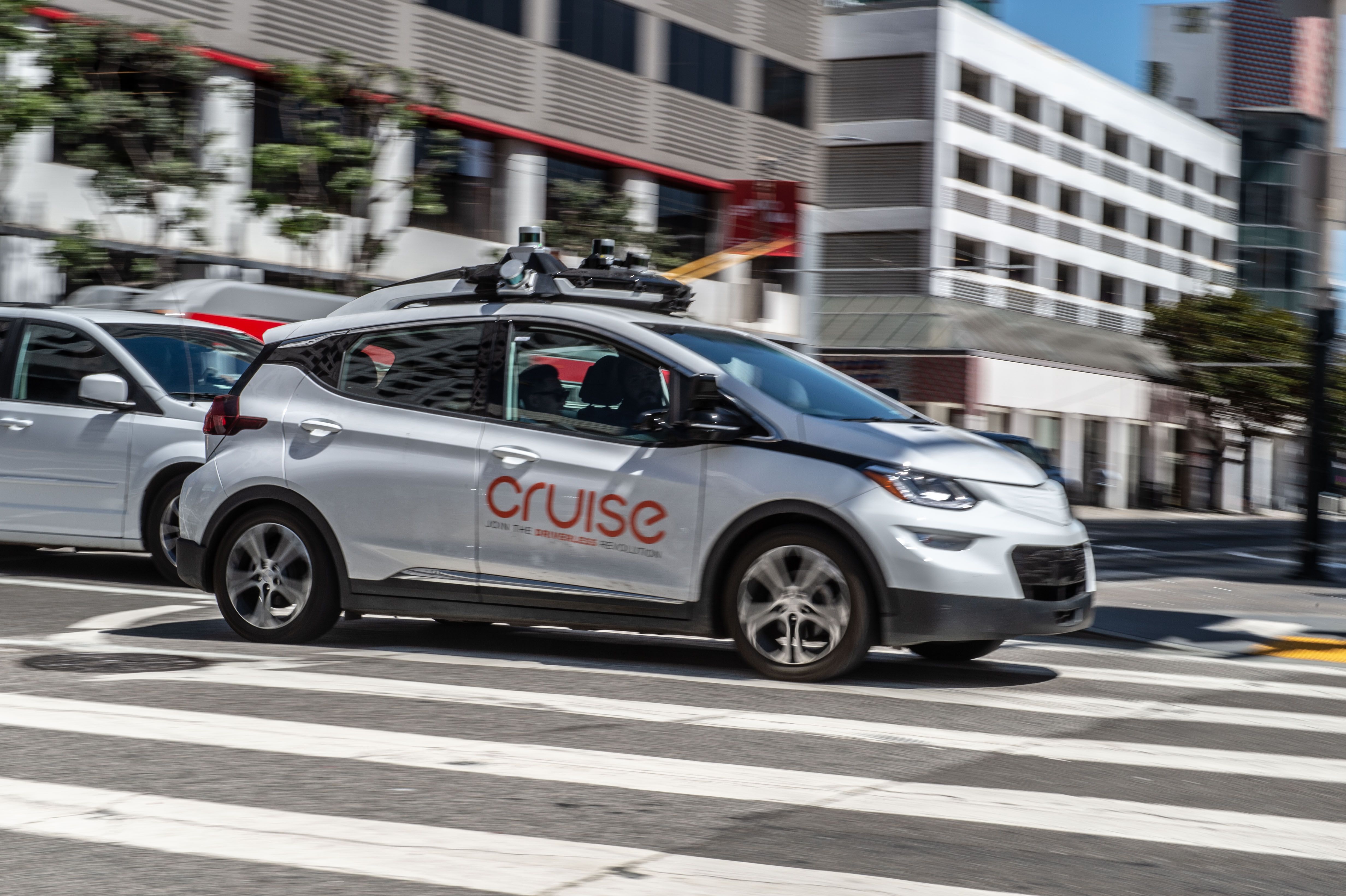 Cruise plans ride-sharing fleet with new electric AV