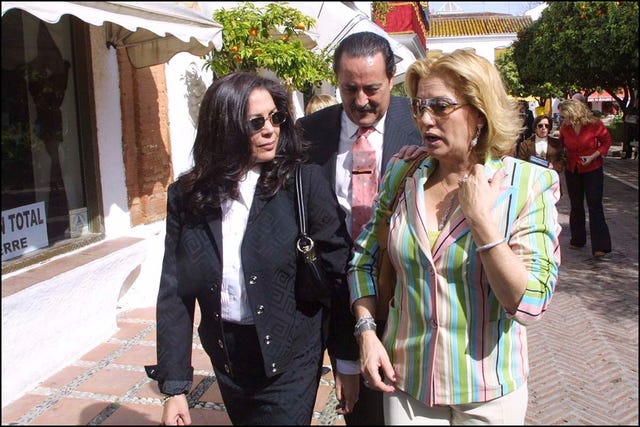 mayte, isabel y julian