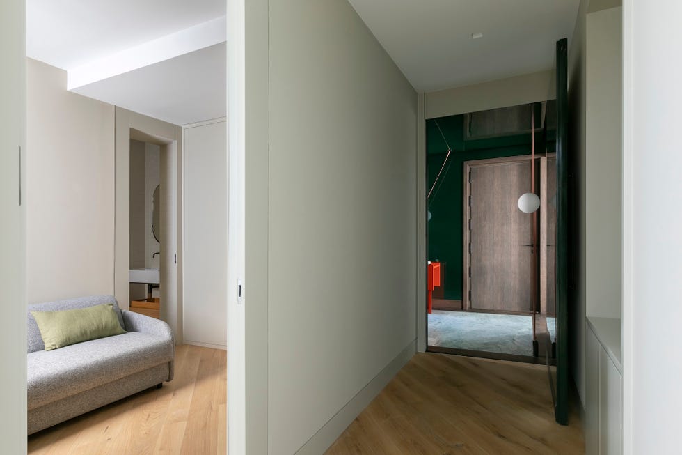 pasillo y habitación con baño integrado