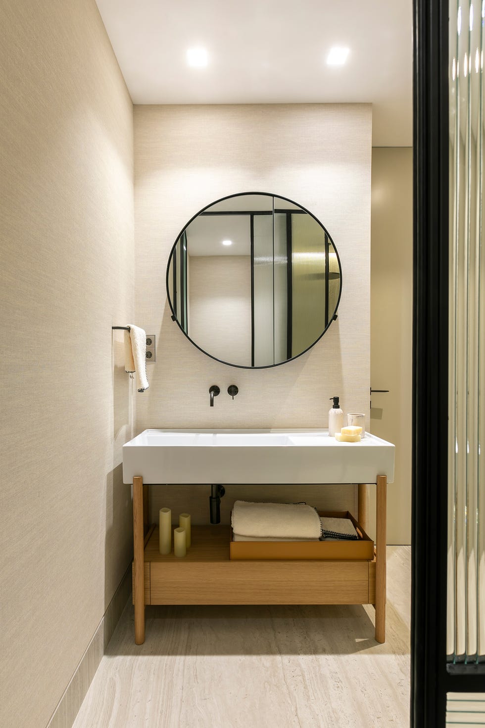 mueble de baño de madera
