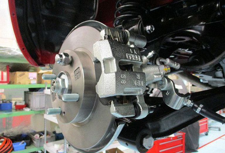 Auto part, Disc brake, Vehicle brake, Brake, Wheel, Automotive wheel system, Tire, Engine, Rotor, Machine, 