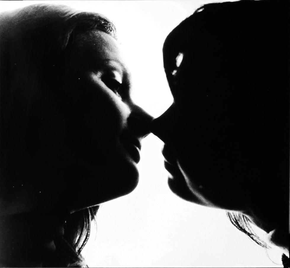 Black, Black-and-white, Love, Nose, Kiss, Lip, Forehead, Cheek, Photography, Interaction, 