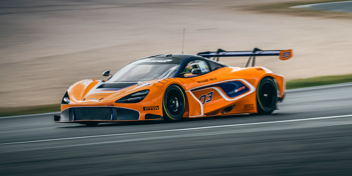 洋書 MCLAREN RACING SPORTS CARS 2019 McLaren 720S GT3 Race Car - New McLaren Pictures