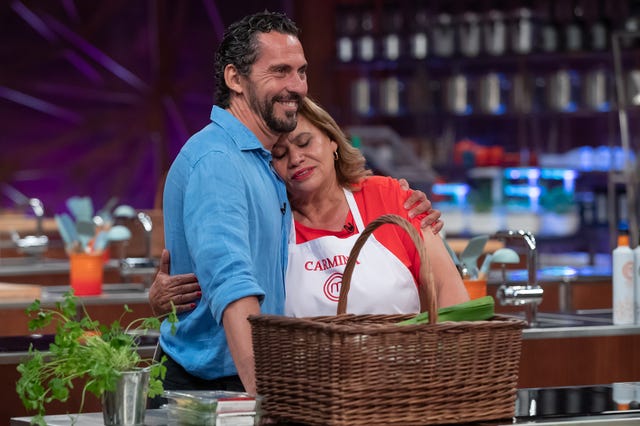 paco león y carmina barrios se abrazan en masterchef celebrity 6