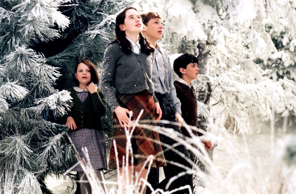 the chronicles of narnia: the lion, the witch and the wardrobe, georgie henley, anna popplewell, william moseley, skandar keynes, 2005, (c) walt disney/courtesy everett collection