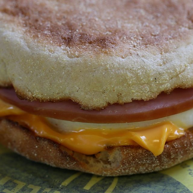 mcdonalds to offer its breakfast menu all day long
