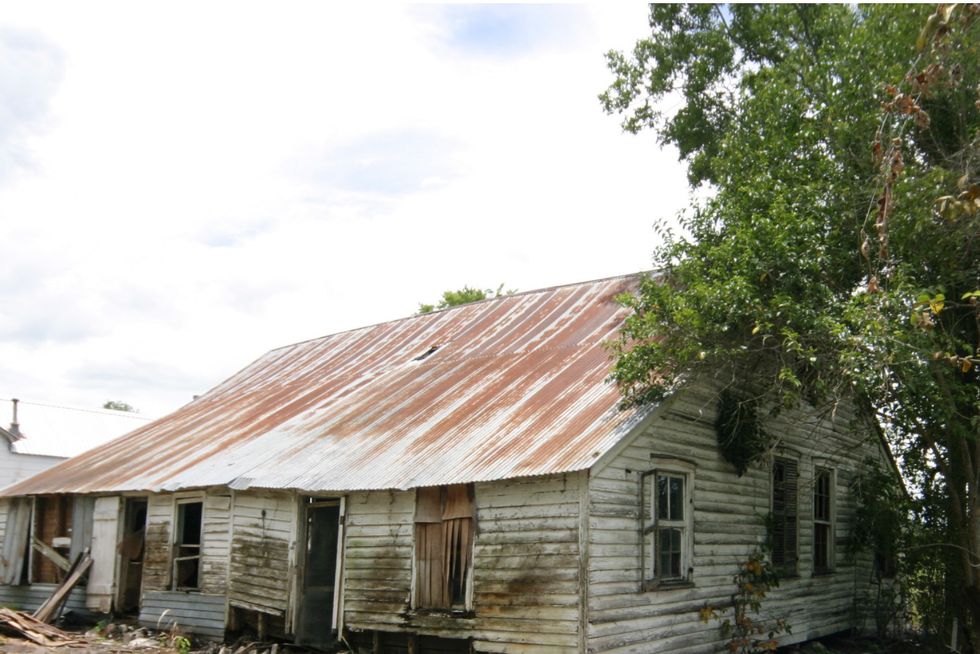 dilapadated farmhouse