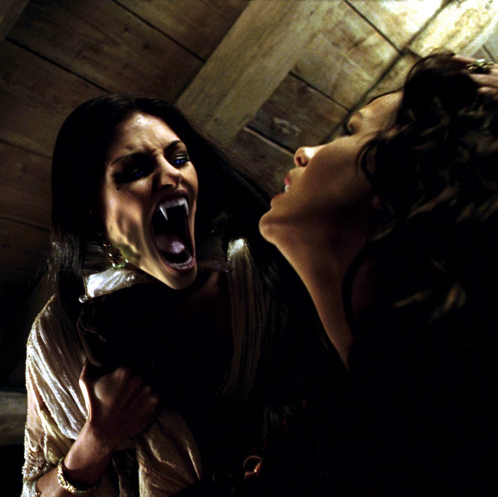 VAN HELSING, Elena Anaya, Silvia Colloca, Kate Beckinsale, 2004 (c) Universal/courtesy Everett Colle van helsing, elena anaya, silvia colloca, kate beckinsale, 2004 (c) universal/courtesy everett collection