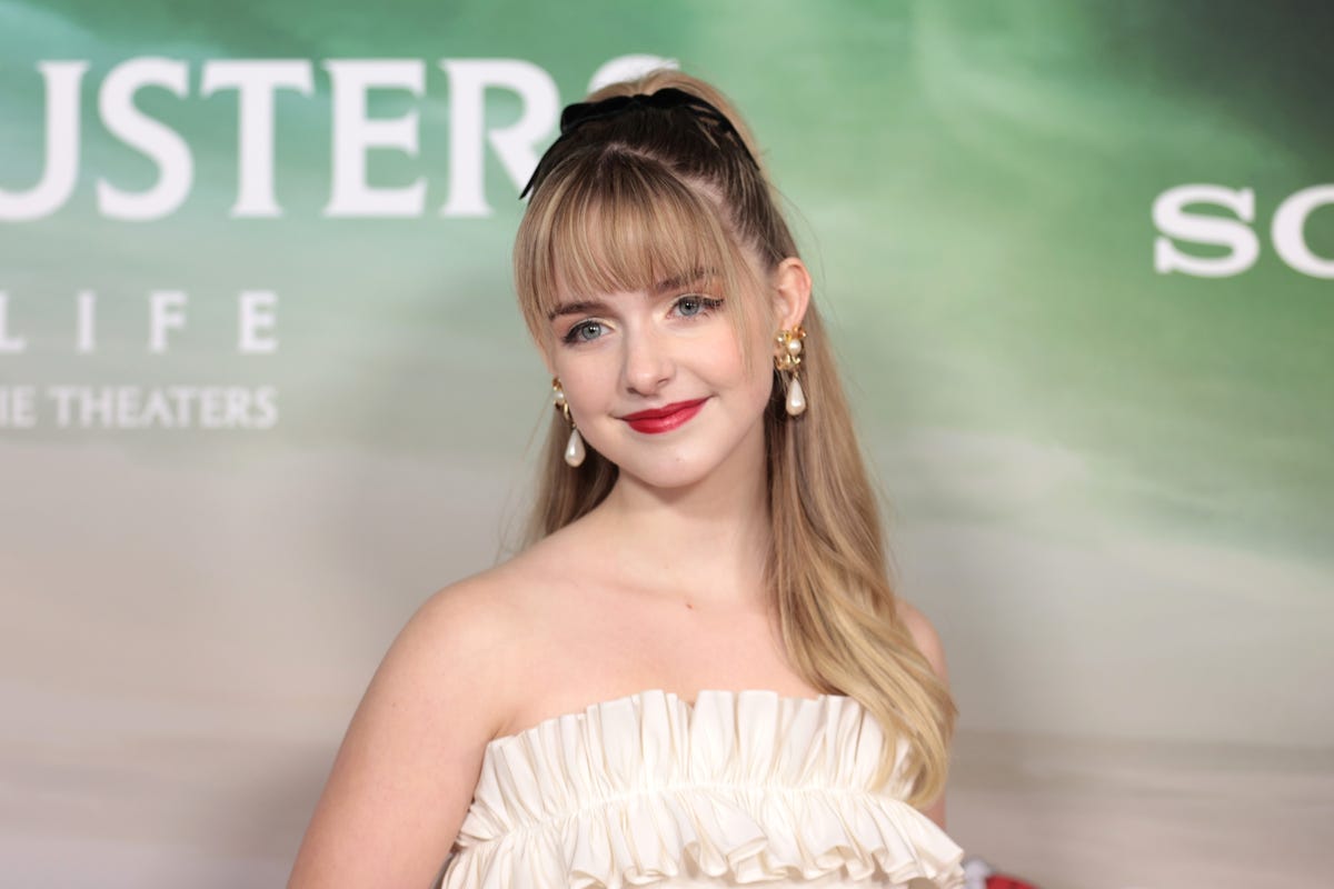 https://hips.hearstapps.com/hmg-prod/images/mckenna-grace-attends-the-ghostbusters-afterlife-new-york-news-photo-1652903144.jpg?crop=1xw:0.75xh;center,top&resize=1200:*