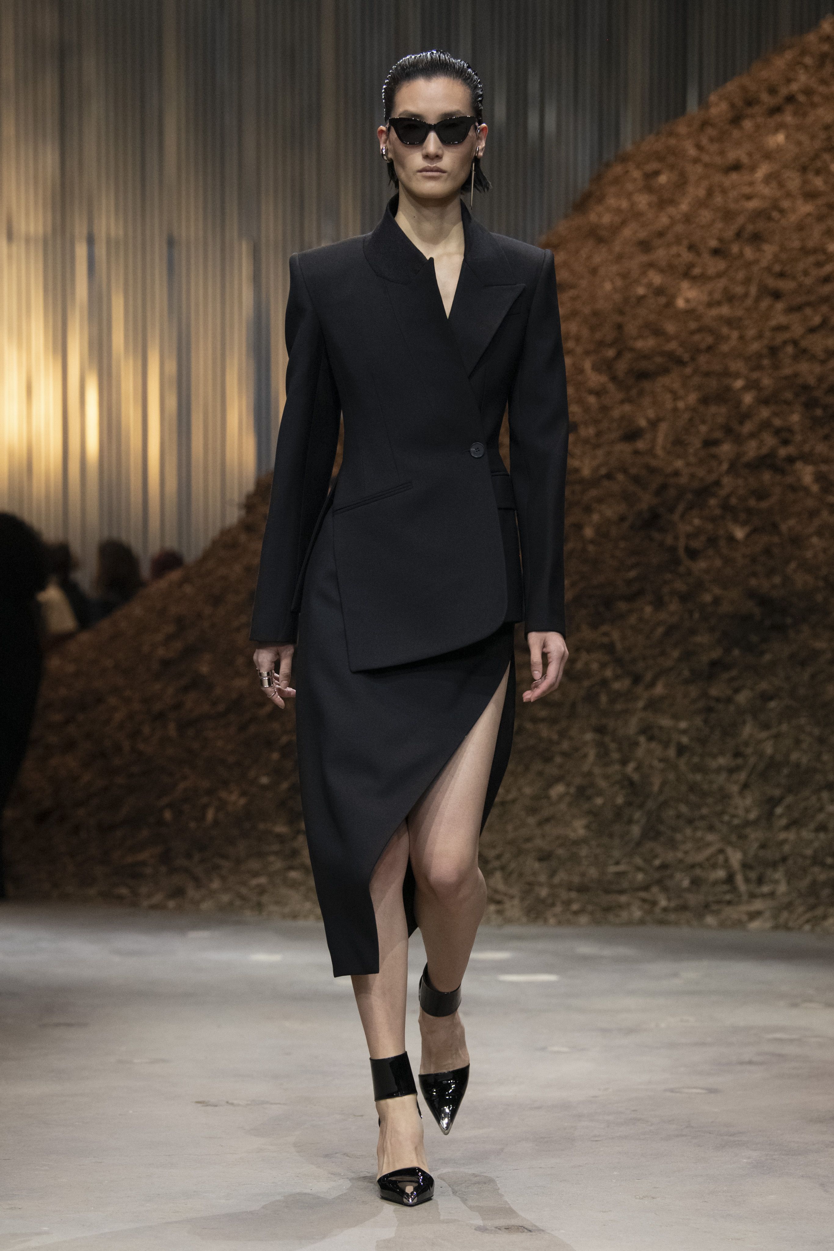 アレキサンダー マックイーン（ALEXANDER MCQUEEN）2022秋冬