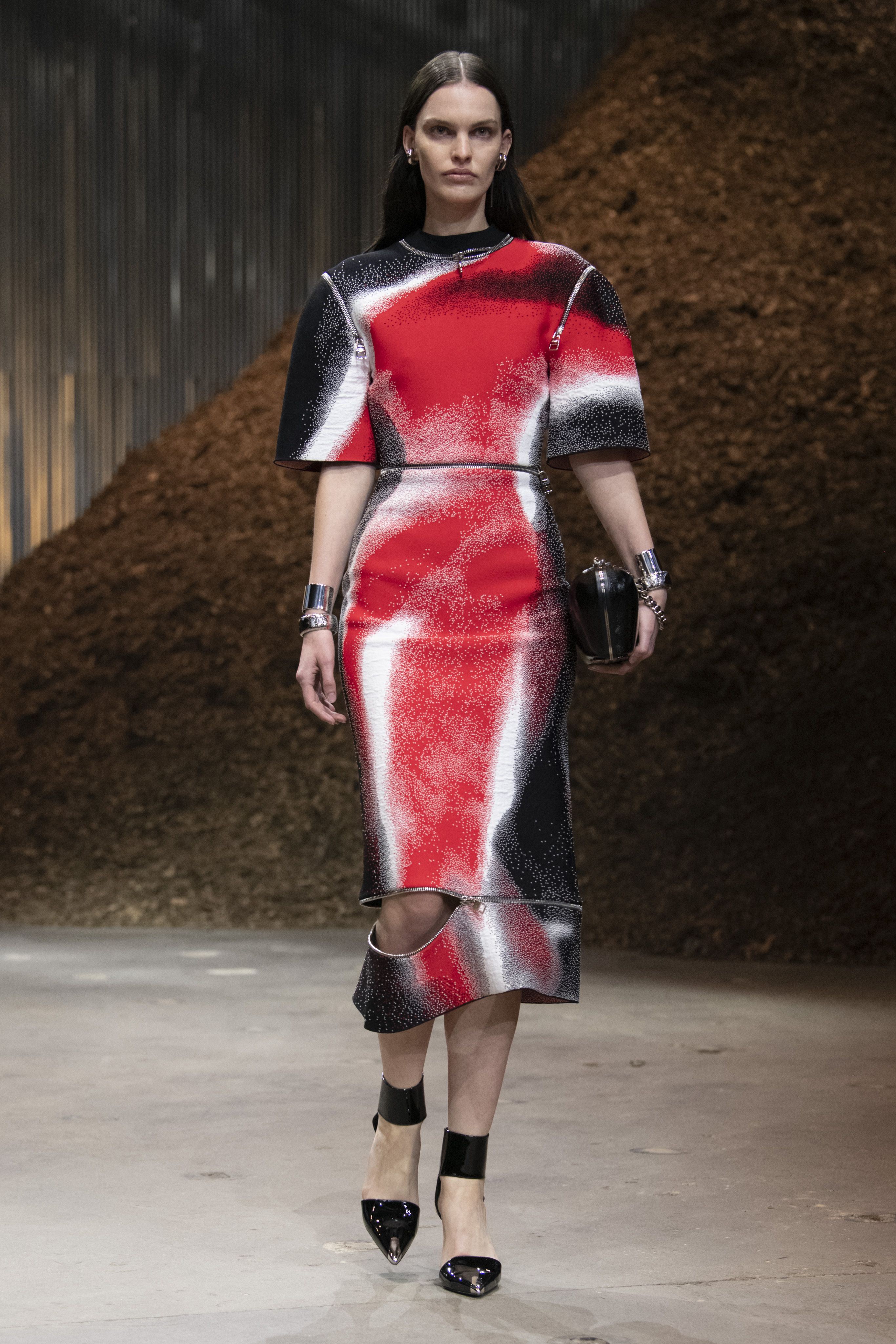 アレキサンダー マックイーン（ALEXANDER MCQUEEN）2022秋冬