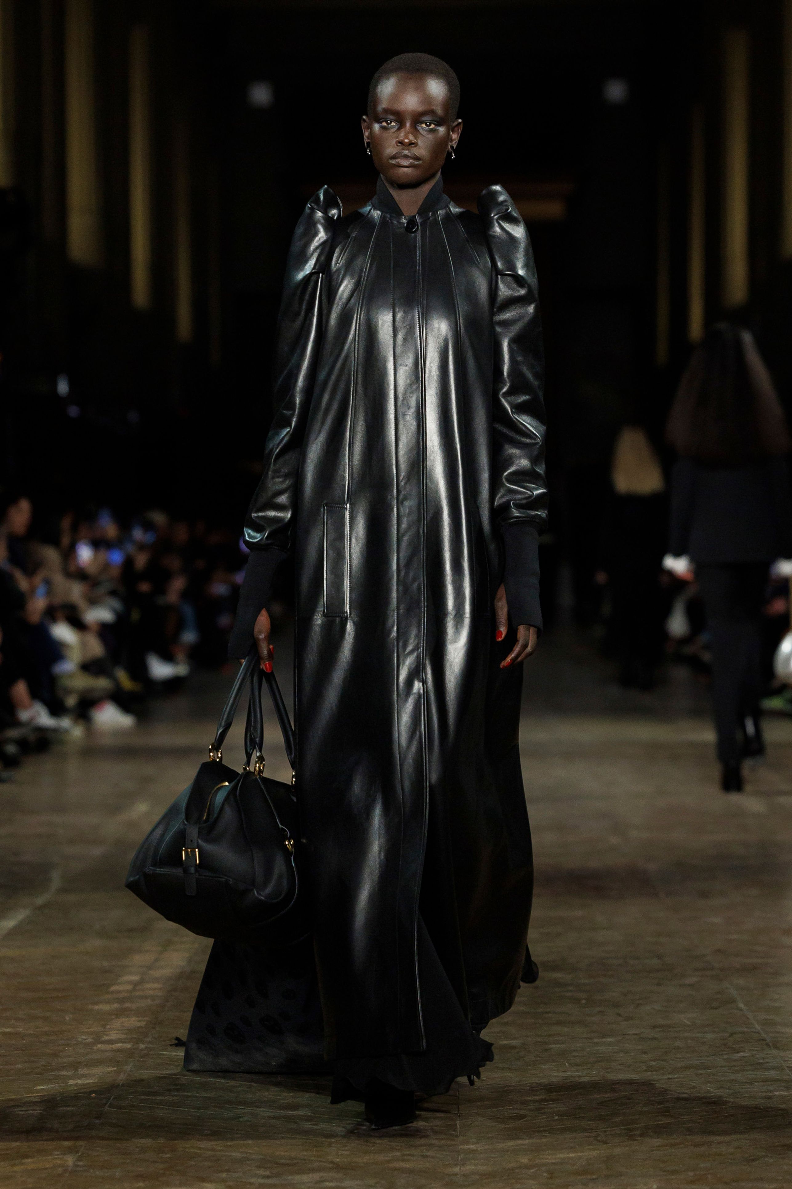アレキサンダー・マックイーン（ALEXANDER MCQUEEN）2025-26秋冬