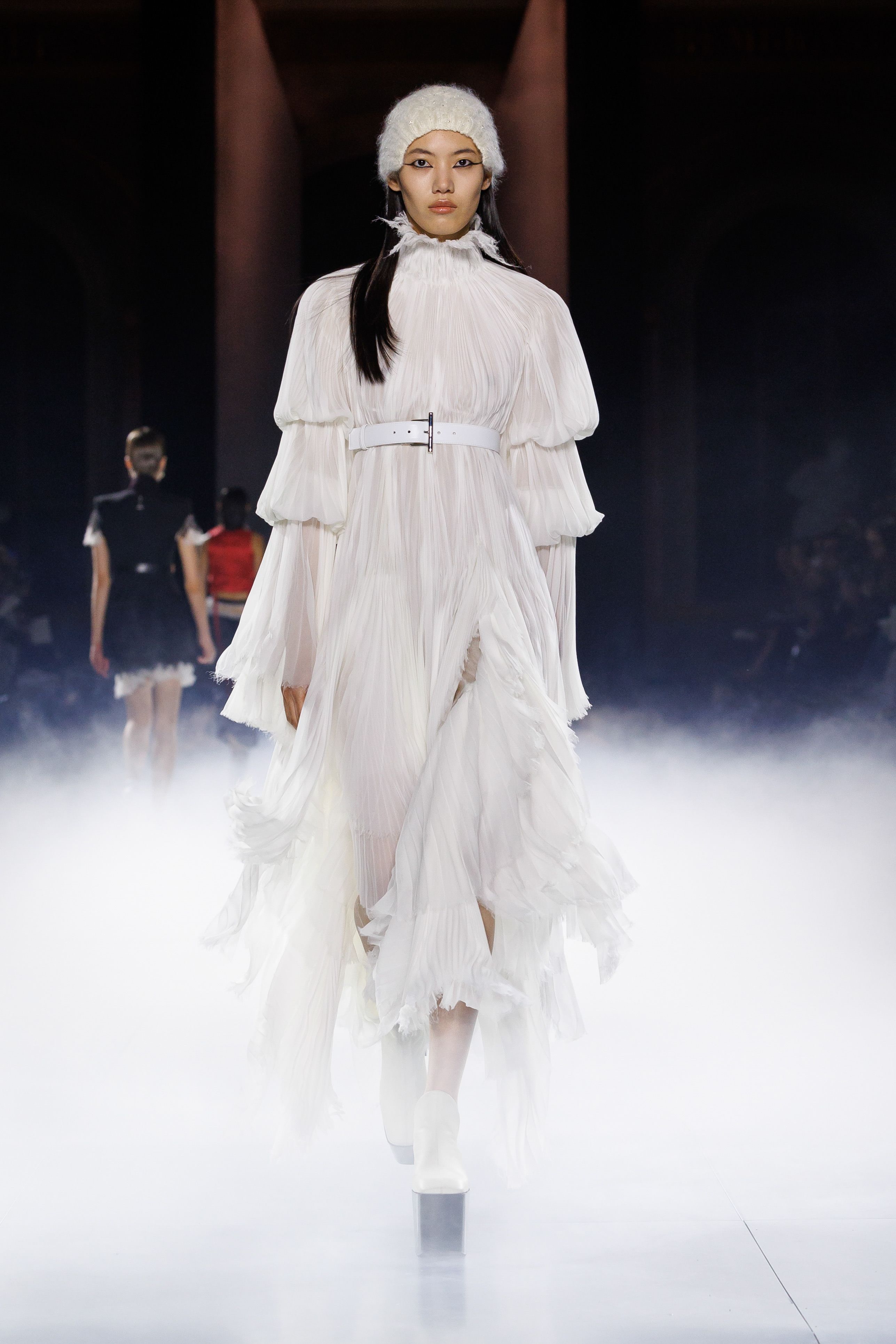 マックイーン（McQUEEN）」2025春夏コレクション | ファッション