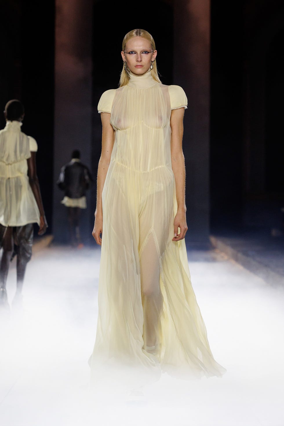 spring summer 2025 fashion trends mcqueen spring summer 2025 runway