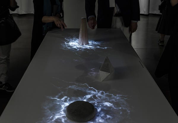 Scopri l'installazione di Sony al FuoriSalone 2018 Hidden Senses, un allestimento allo spazio Ermenegildo Zegna che mostra il lato poetico (e magico) della tecnologia.