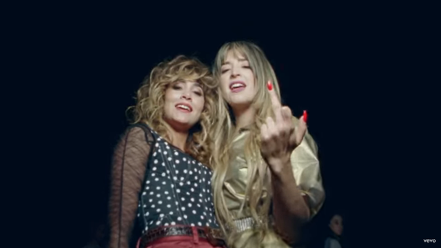 Aitana y Lola índigo juntas en el videoclip de 'Me quedo'