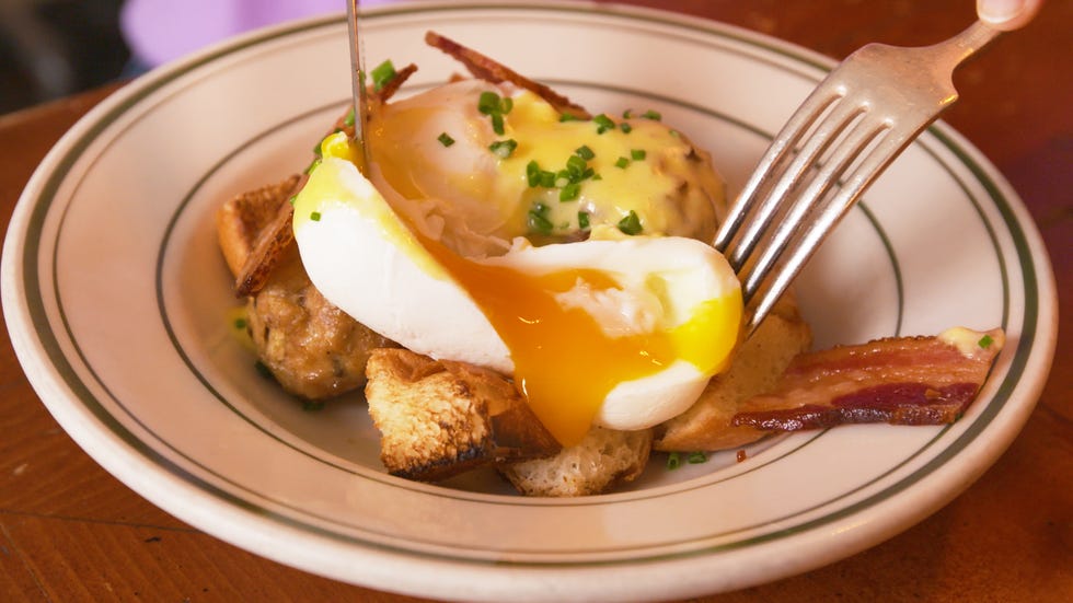 Dish, Food, Cuisine, Breakfast, Ingredient, Brunch, Eggs benedict, Meal, Poached egg, Egg yolk, 