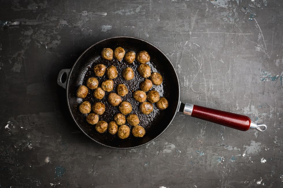 meatballs in a frying pan