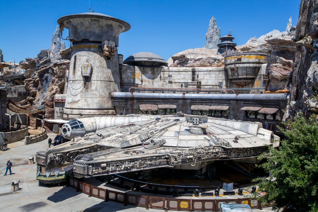 Disneyland Star Wars Galaxy's Edge Review - What to Know Before Going ...