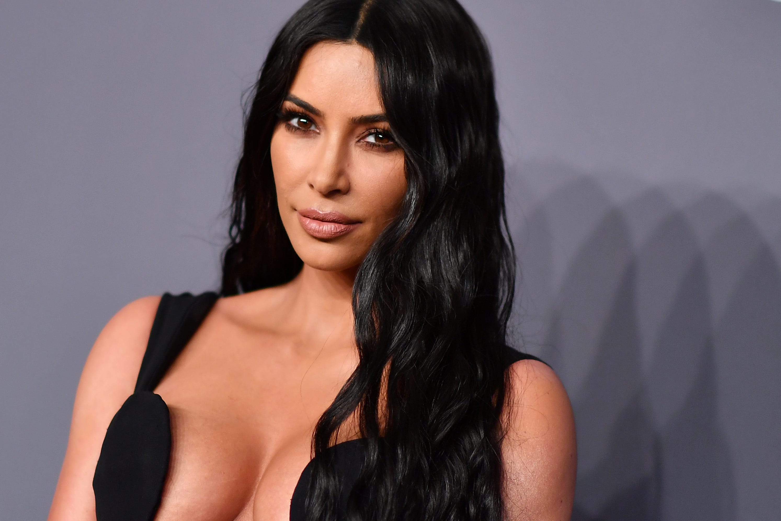 Kim Kardashian con i capelli biondi 2023