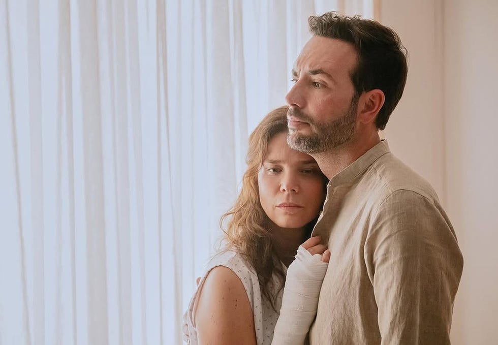 juana acosta y sebastian martinez en la serie 'medusa' de netflix